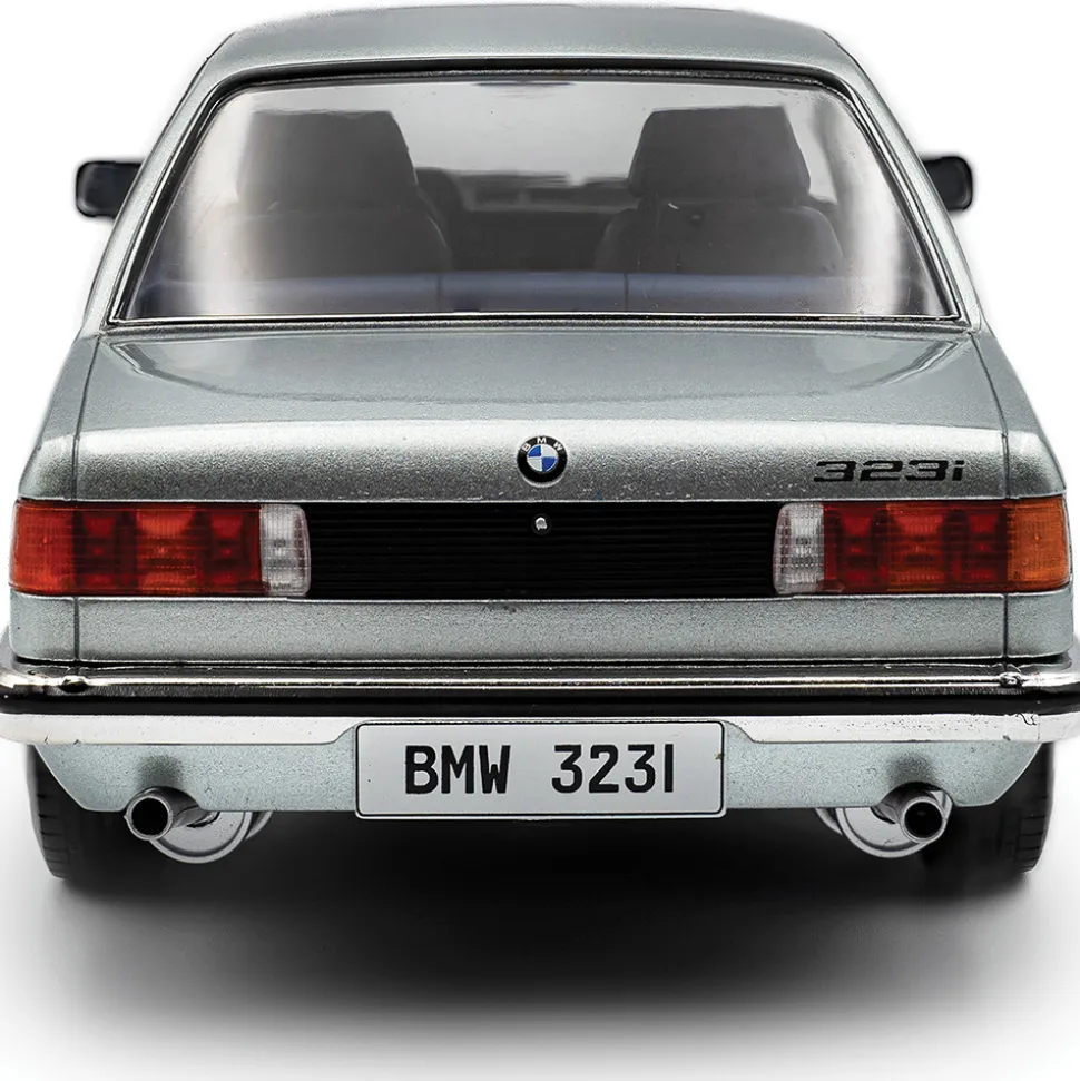 1980 BMW E21 323i - Saphirblau Metallic 1:18 Scale Diecast Model Car by Solido