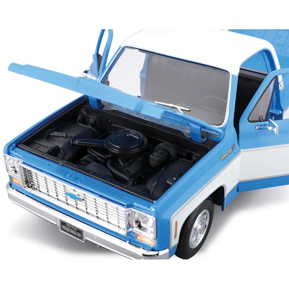 1974 Chevrolet C10 Cheyenne Super - Blue/White 1:18 Scale Diecast Model Truck by Maisto