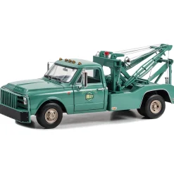 1967 Chevrolet C-30 Dually Wrecker - Holley Speed Shop 1:18 Scale Diecast Model Truck by Greenlight