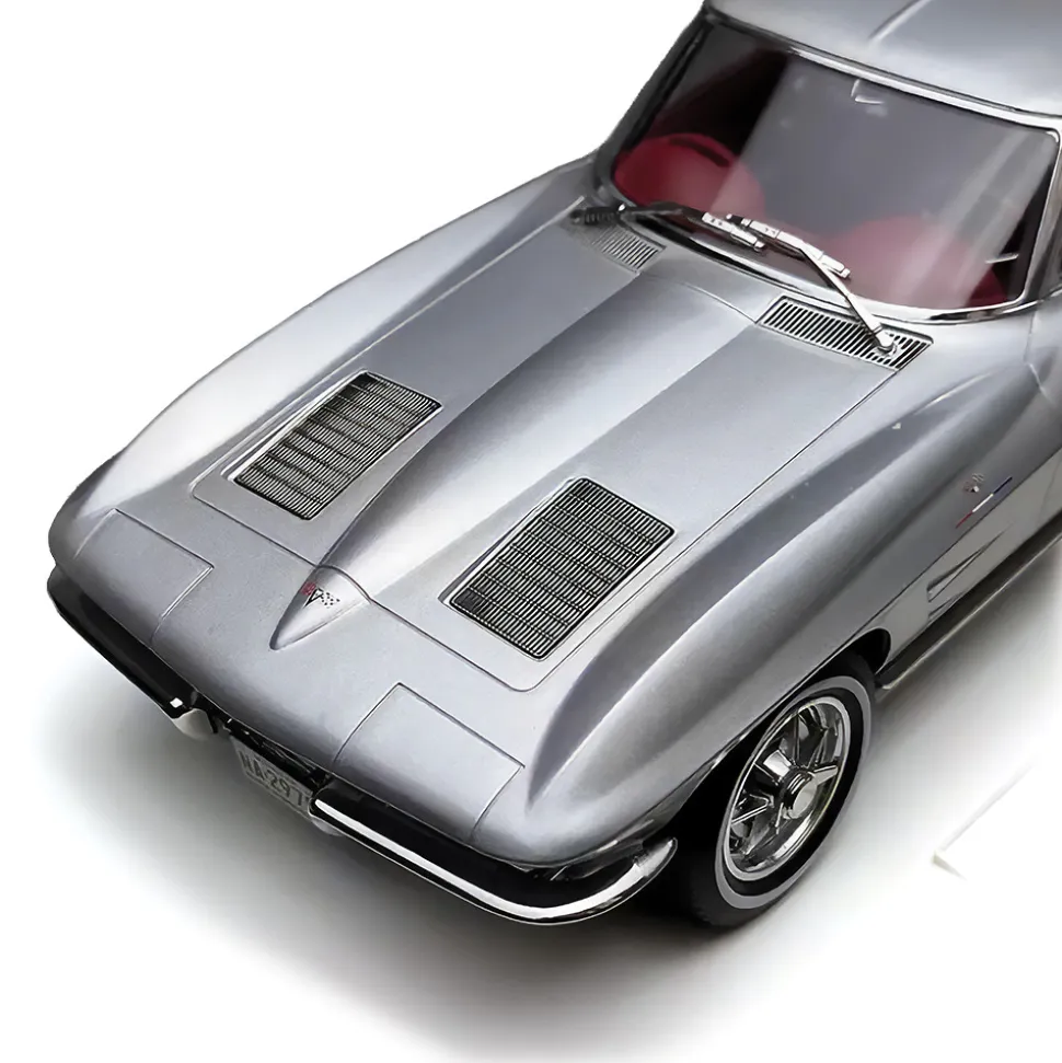 1963 Chevrolet Corvette Sting Ray Split Window 1:18 Scale Diecast Model Car by Norev