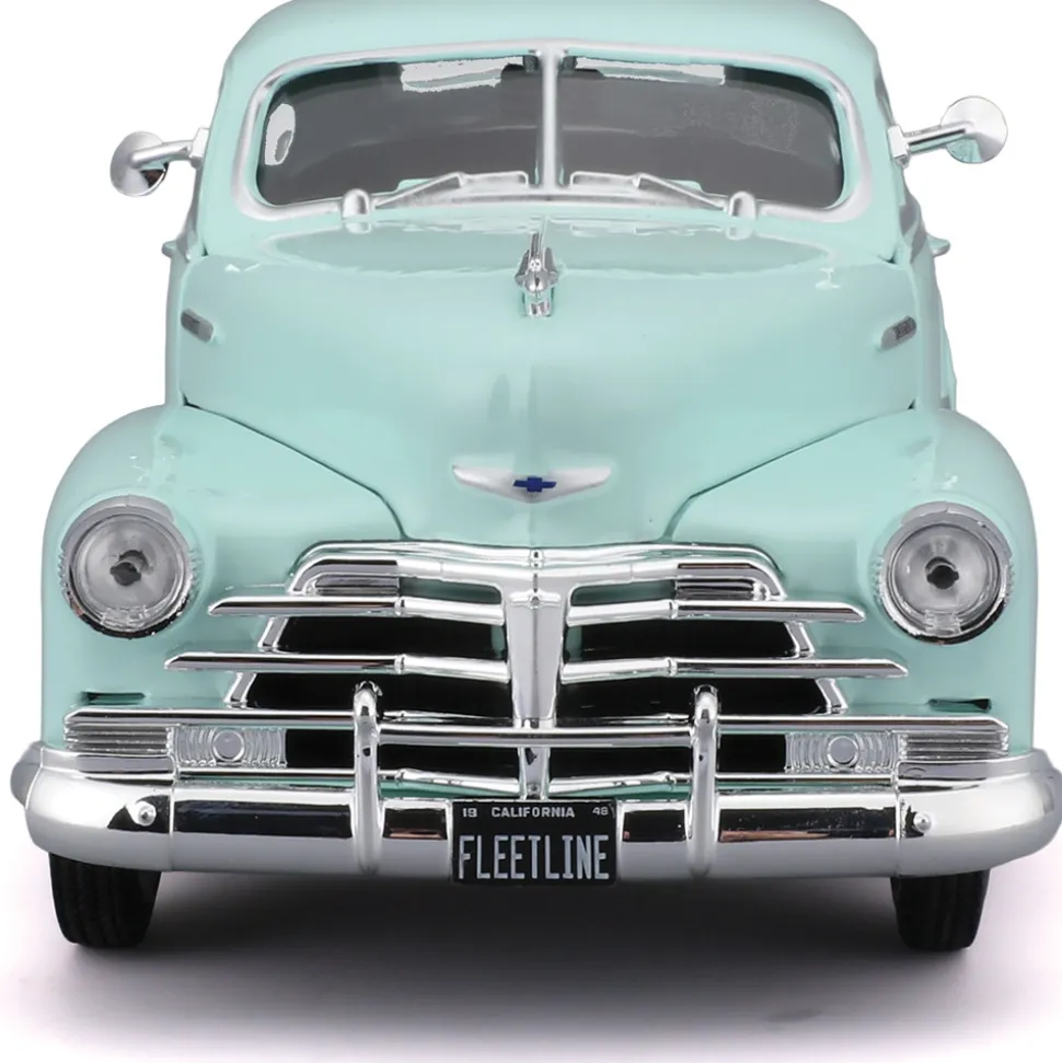 1948 Chevrolet Fleetline Aerosedan - Green 1:24 Scale Diecast Model Car by Maisto