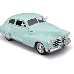 1948 Chevrolet Fleetline Aerosedan - Green 1:24 Scale Diecast Model Car by Maisto