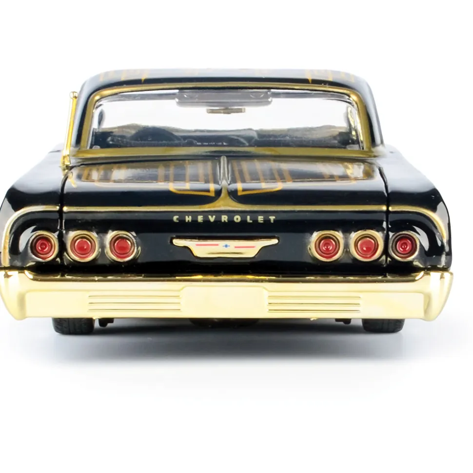 Chevrolet Impala - Midnight Eclipse 1:24 Scale Diecast Model Car by Motormax