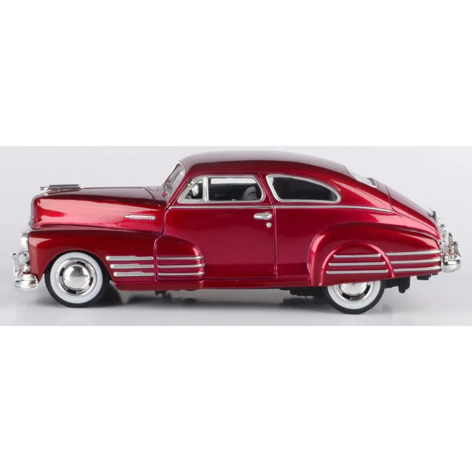 1948 Chevy Aerosedan Fleetline - Red 1:24 Scale Diecast Model Car by Motormax