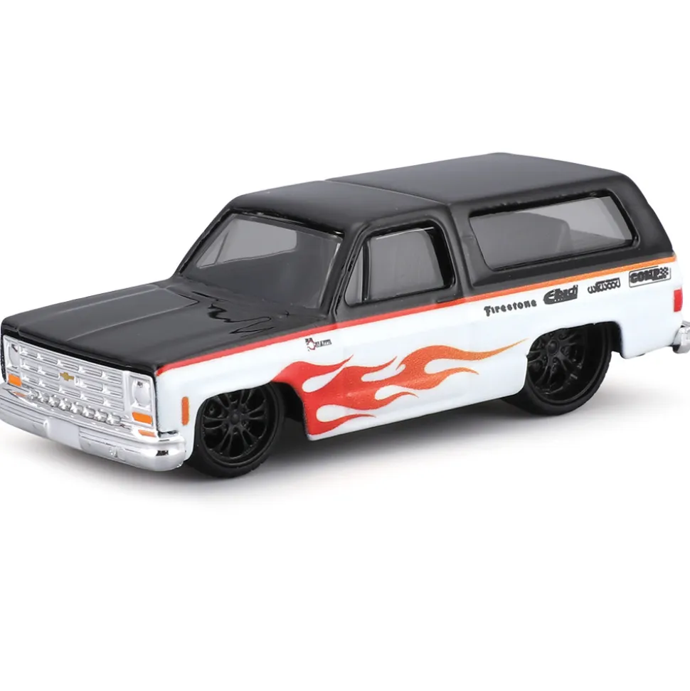 COE Custom Flatbed & 1979 K5 Blazer 1:64 Scale by Maisto