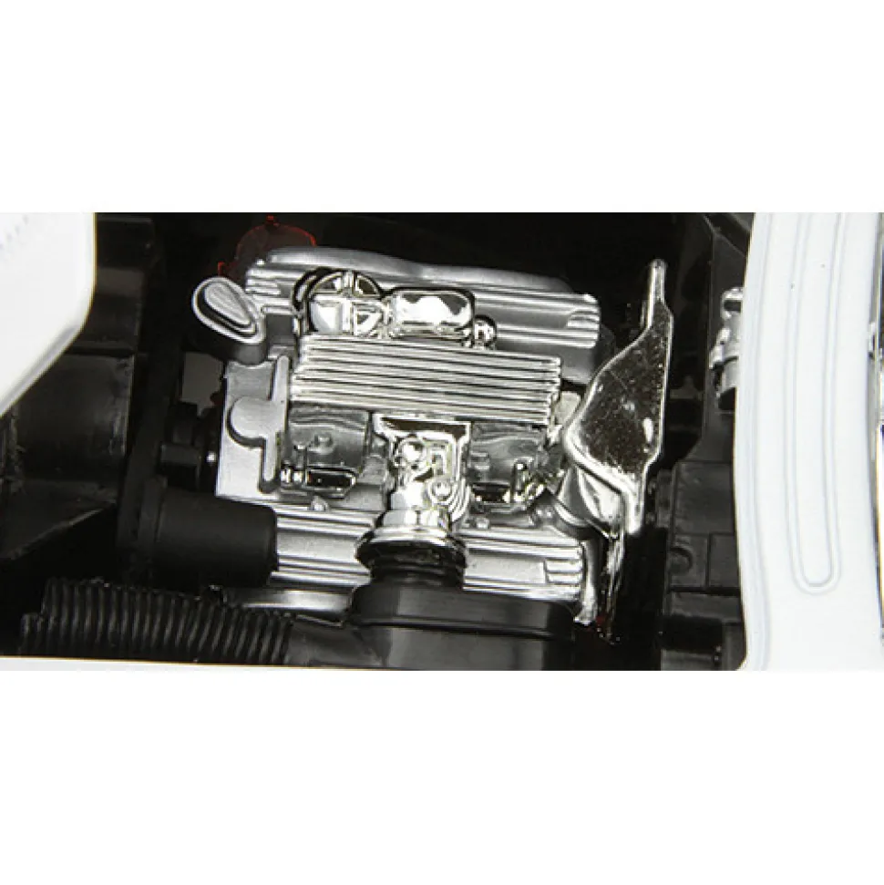 1958 Corvette - white 1:18 Scale Diecast Model by Motormax