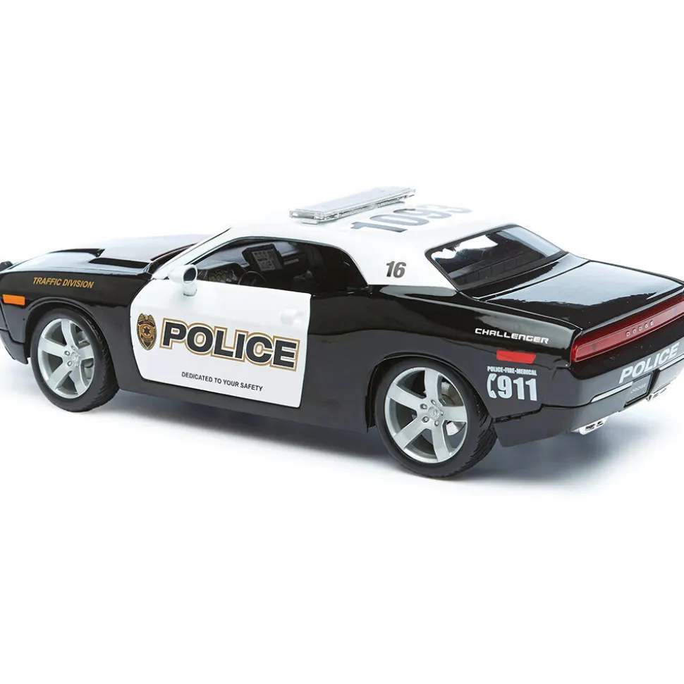 2006 Dodge Challenger Concept - Police - B&W 1:18 Scale Diecast Model Car by Maisto