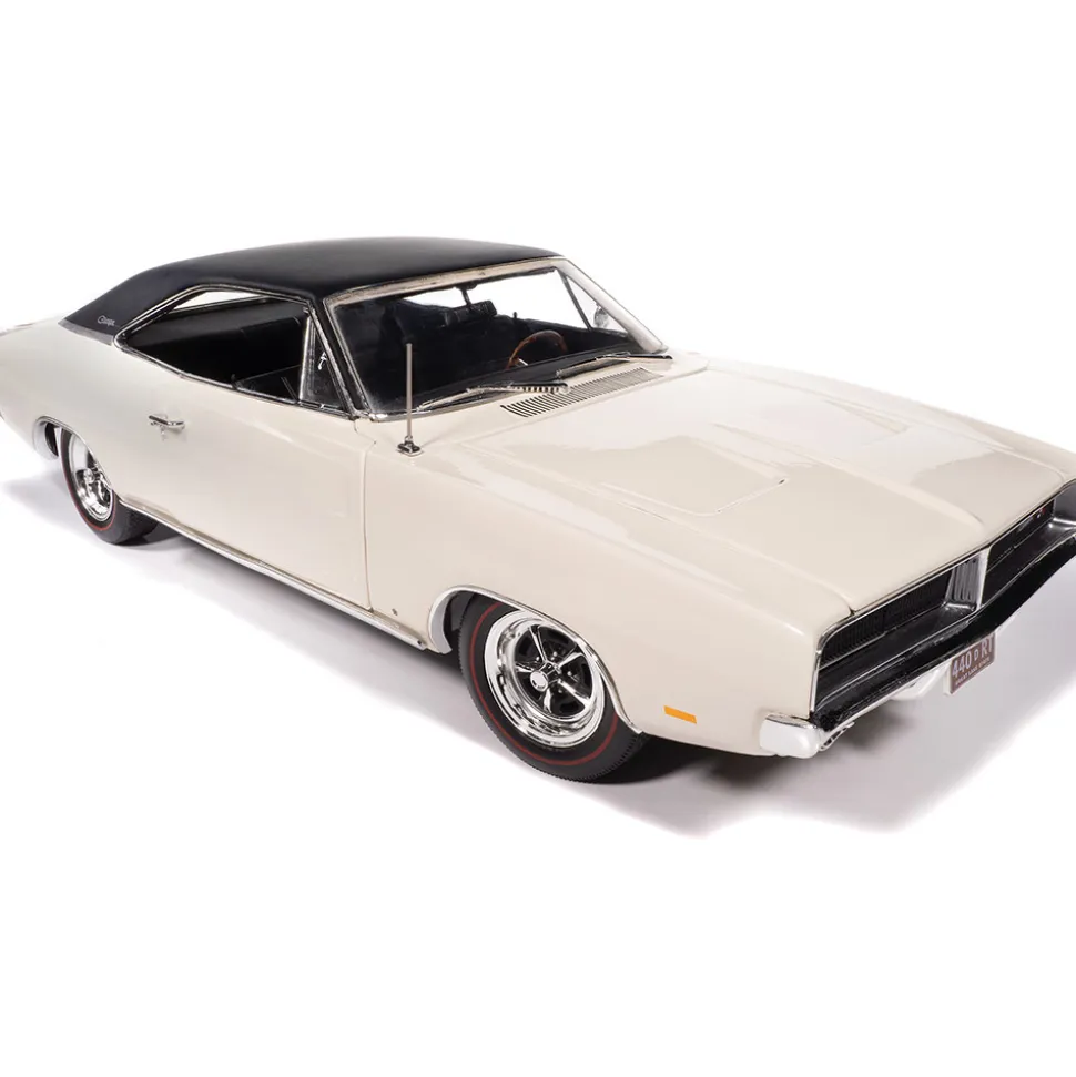 1969 Dodge Charger R/T - W1 White 1:18 Scale Diecast Model Car by American Muscle - Ertl