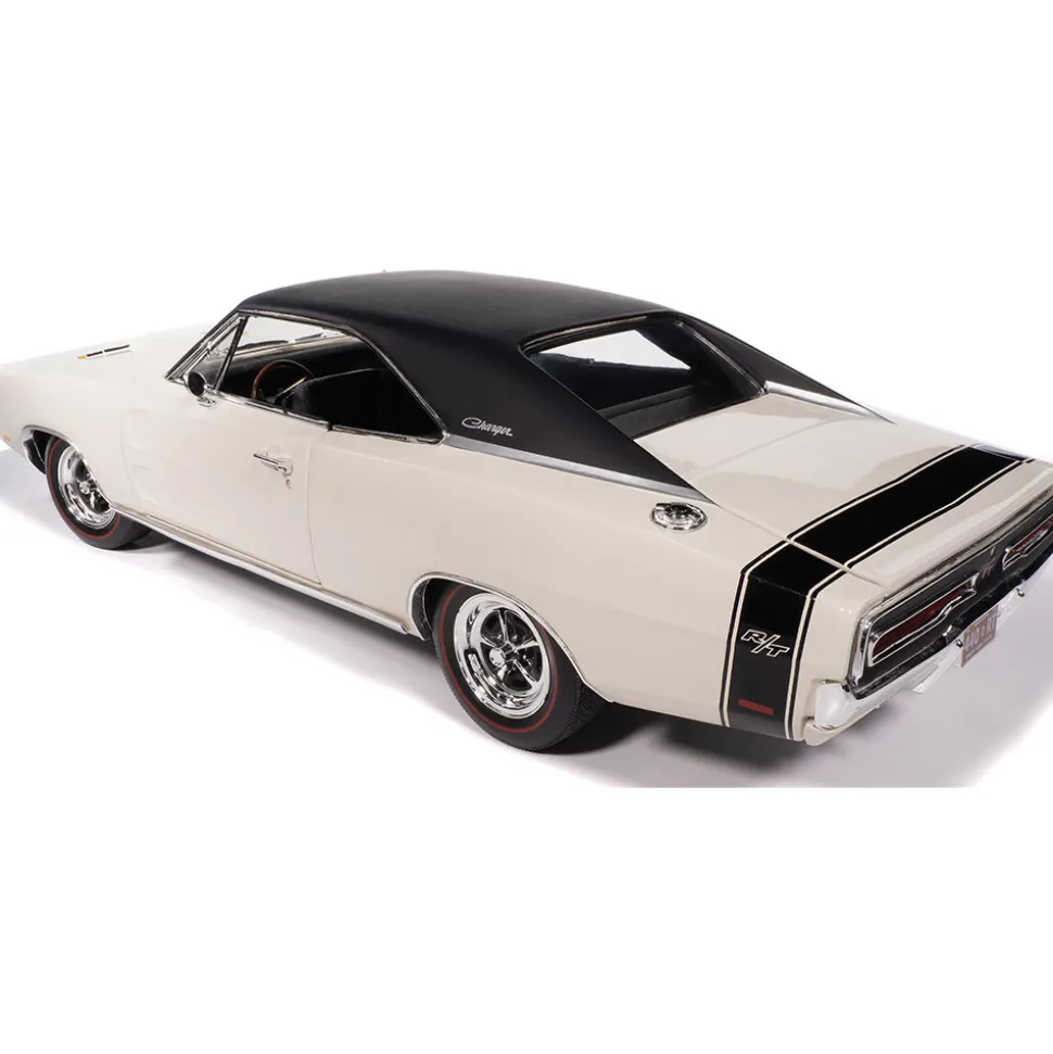 1969 Dodge Charger R/T - W1 White 1:18 Scale Diecast Model Car by American Muscle - Ertl