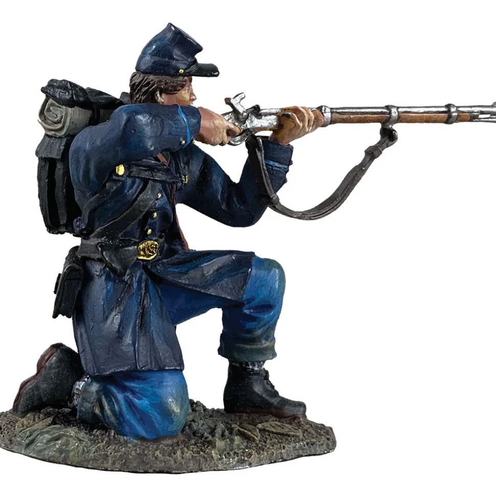 Federal in Frock Coat Kneeling Firing 1/30 Figure William Britain (31370) 1:30 scale Metal by William Britain