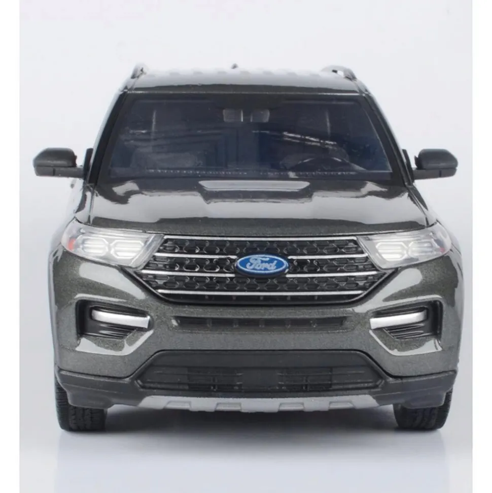 2022 Ford Explorer XLT - Carbonized Grey 1:24 Scale Diecast Model Truck by Motormax