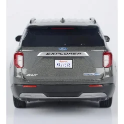 2022 Ford Explorer XLT - Carbonized Grey 1:24 Scale Diecast Model Truck by Motormax