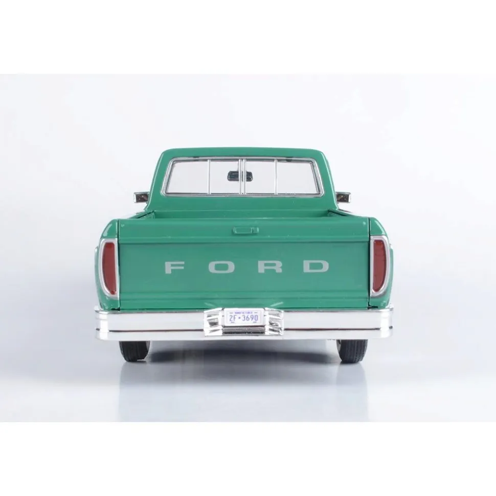 1977 Ford F-150 Custom Pickup - Jade Glow 1:24 Scale Diecast Model Truck by Motormax