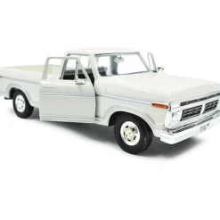 1977 Ford F-150 Custom Pickup - White 1:24 Scale Diecast Model Truck by Motormax