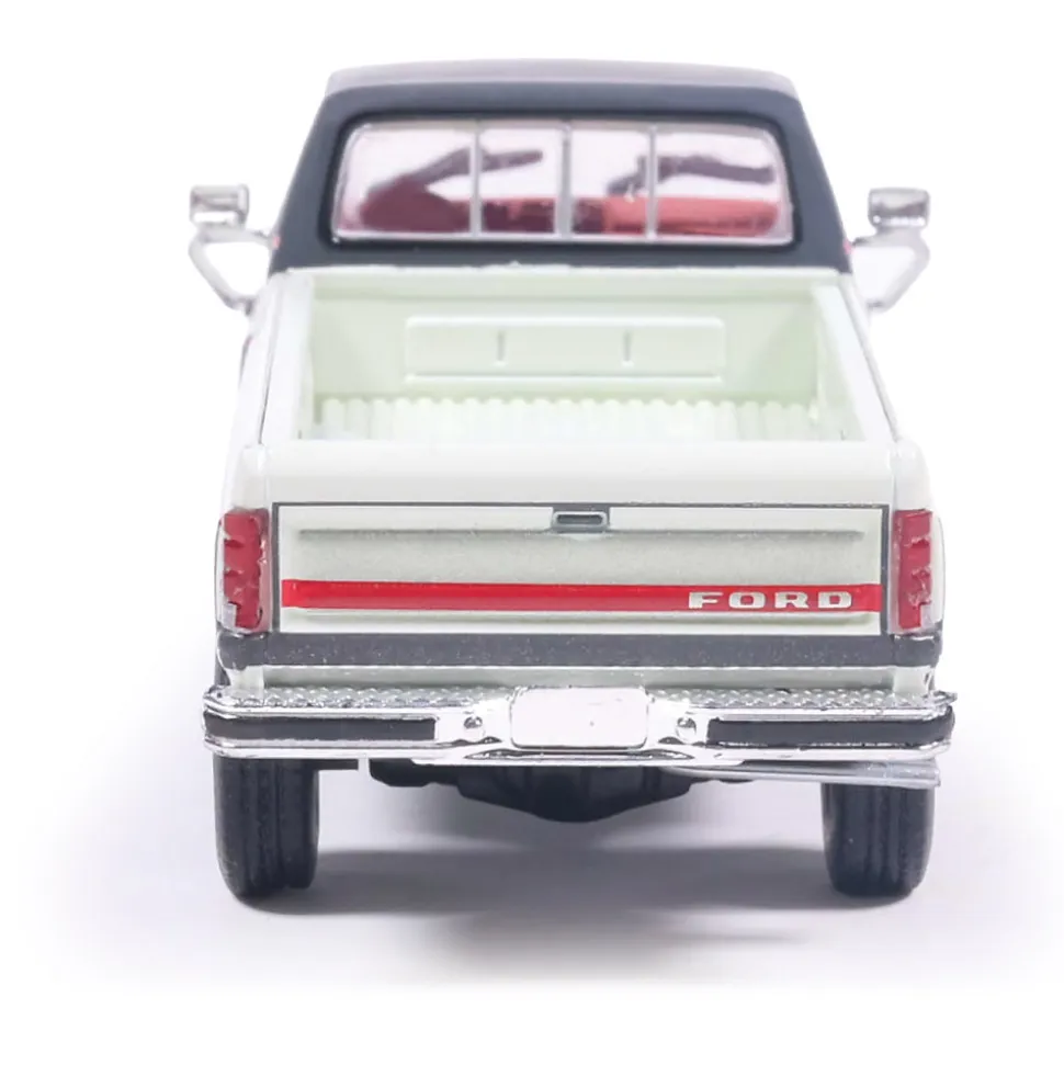 1986 Ford F-150 XLT Lariat Long Bed Styleside 4X2 - Colonial White Tu-Tone 1:64 Scale Diecast Model Truck by IXO Models