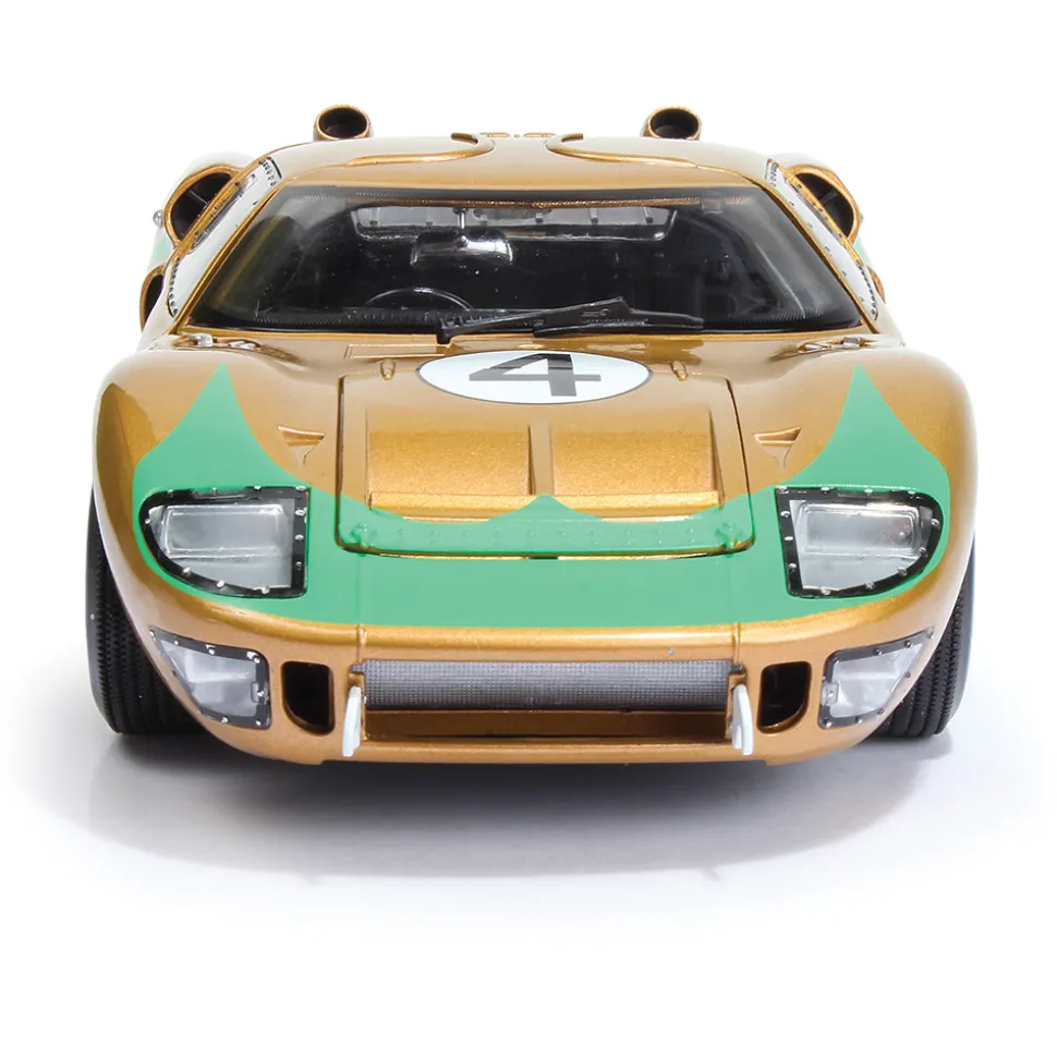 1966 Ford GT40 #4 Le Mans 24 Hours 1:18 Scale Diecast Model Car by Shelby Collectibles