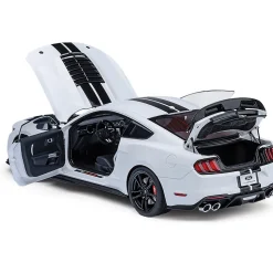 Ford Mustang Shelby G.T.500 - Oxford White 1:18 Scale Diecast Model Car by AutoArt