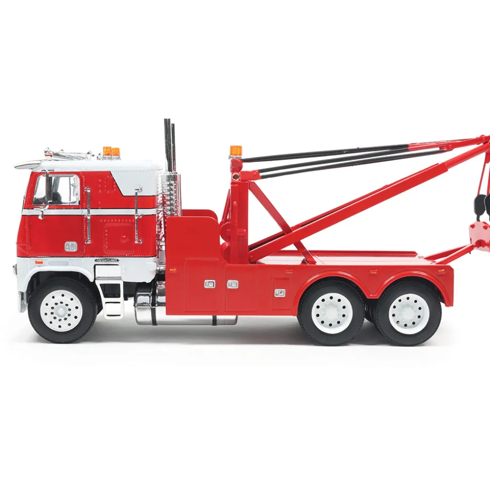1987 Freightliner FLA Tow Truck - Red & White 1:43 Scale Diecast Model Truck by IXO Models
