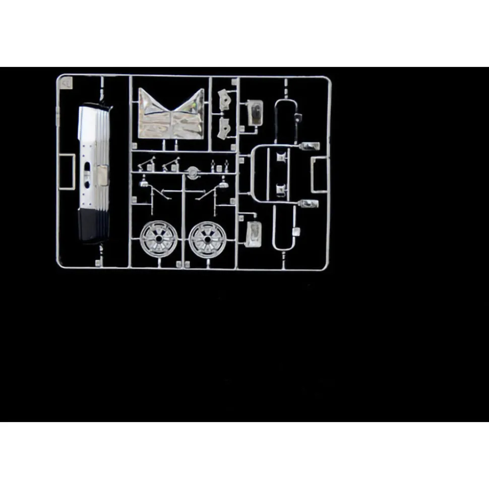 Freightliner FLD 120 Special 1/24 Kit 1:24 Scale Plastic Model Kit by Italeri