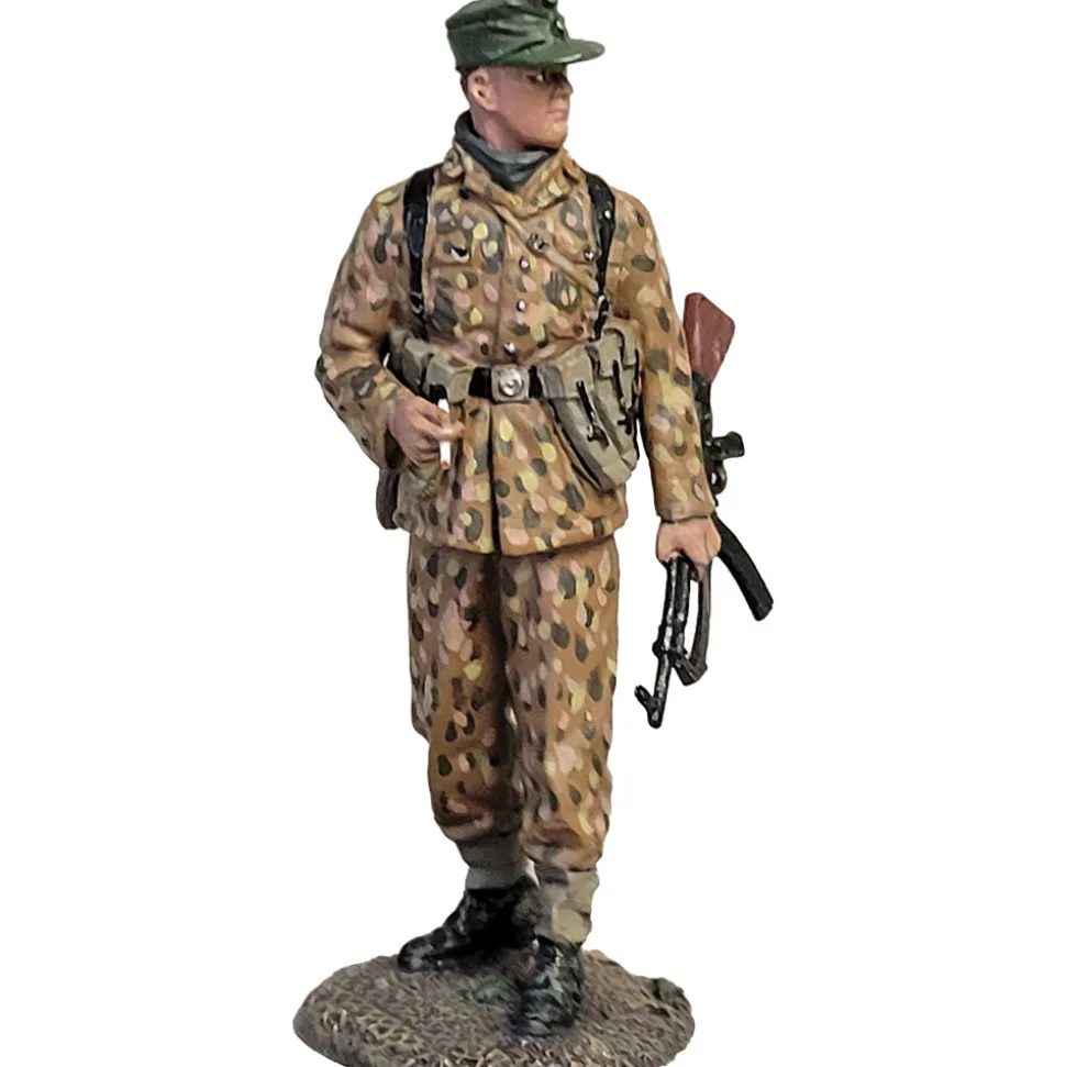 German Waffen SS Grenadier with StG-44 Turning, 1944-45 1/30 William Britain (25159) 1:30 scale Metal by William Britain