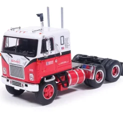 GMC Astro 95 - Red And White 1:64 Scale Diecast Model Truck by IXO Models