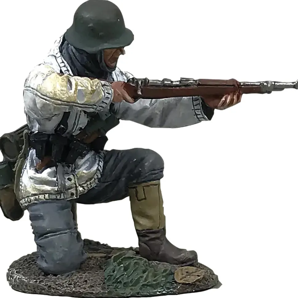 Grenadier Kneeling in White Parka, with 98k, 1943-45 1/30 Fi William Britain (25115) 1:30 Scale Metal by William Britain