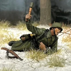 Grenadier Prone Throwing Grenade, 1942-45 1/30 Figure WILLIAM BRITAIN (25167) 1:30 Scale Metal by William Britain