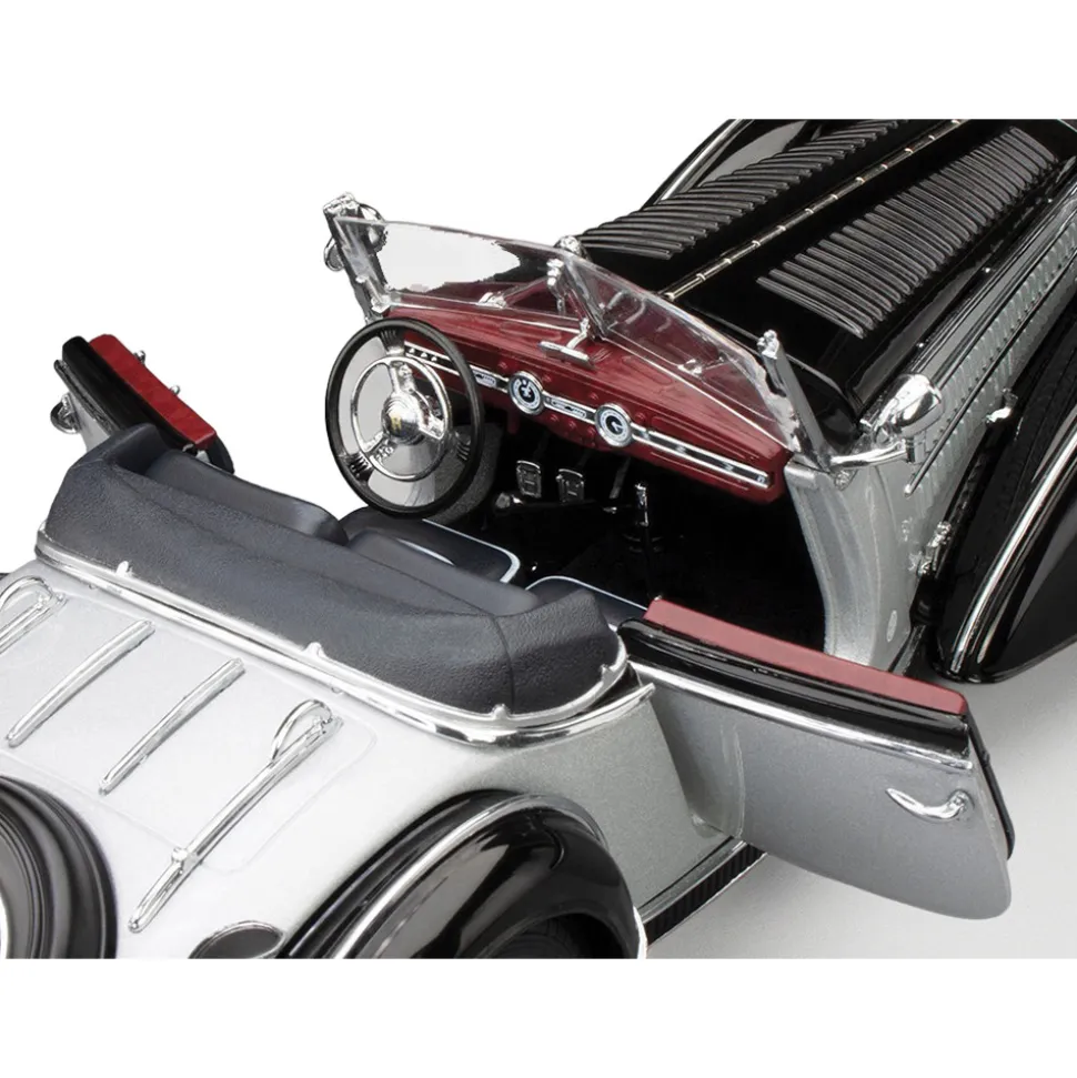 1939 Horch 855 Roadster - Black/Silver 1:18 Scale Diecast Model Car by Sunstar