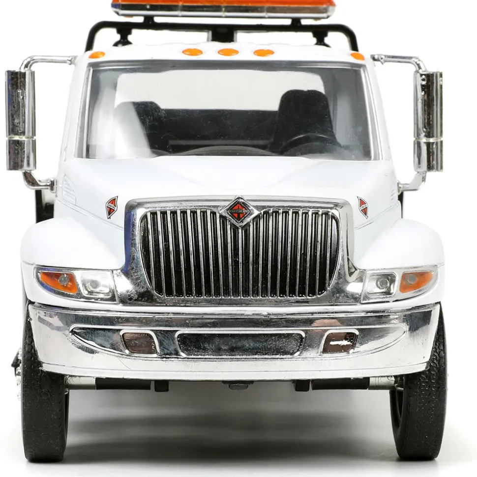 International Flatbed Tow Truck 1:24 Scale Diecast Model Truck by Jada Toys