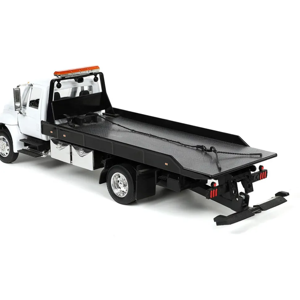International Flatbed Tow Truck 1:24 Scale Diecast Model Truck by Jada Toys