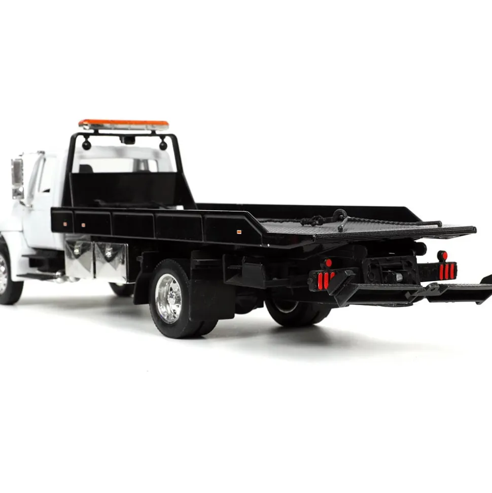 International Flatbed Tow Truck 1:24 Scale Diecast Model Truck by Jada Toys