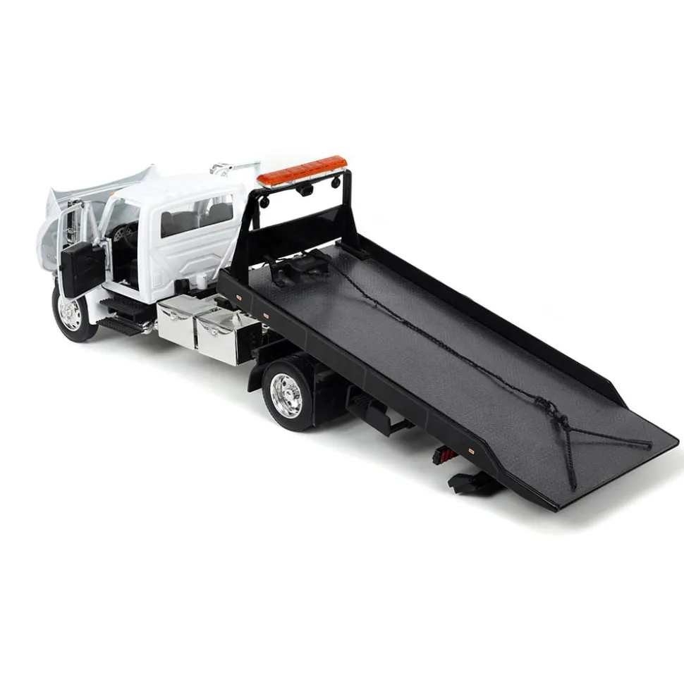 International Flatbed Tow Truck 1:24 Scale Diecast Model Truck by Jada Toys