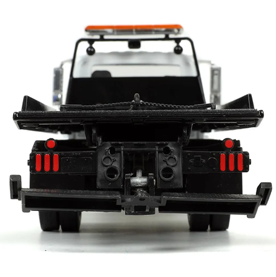 International Flatbed Tow Truck 1:24 Scale Diecast Model Truck by Jada Toys