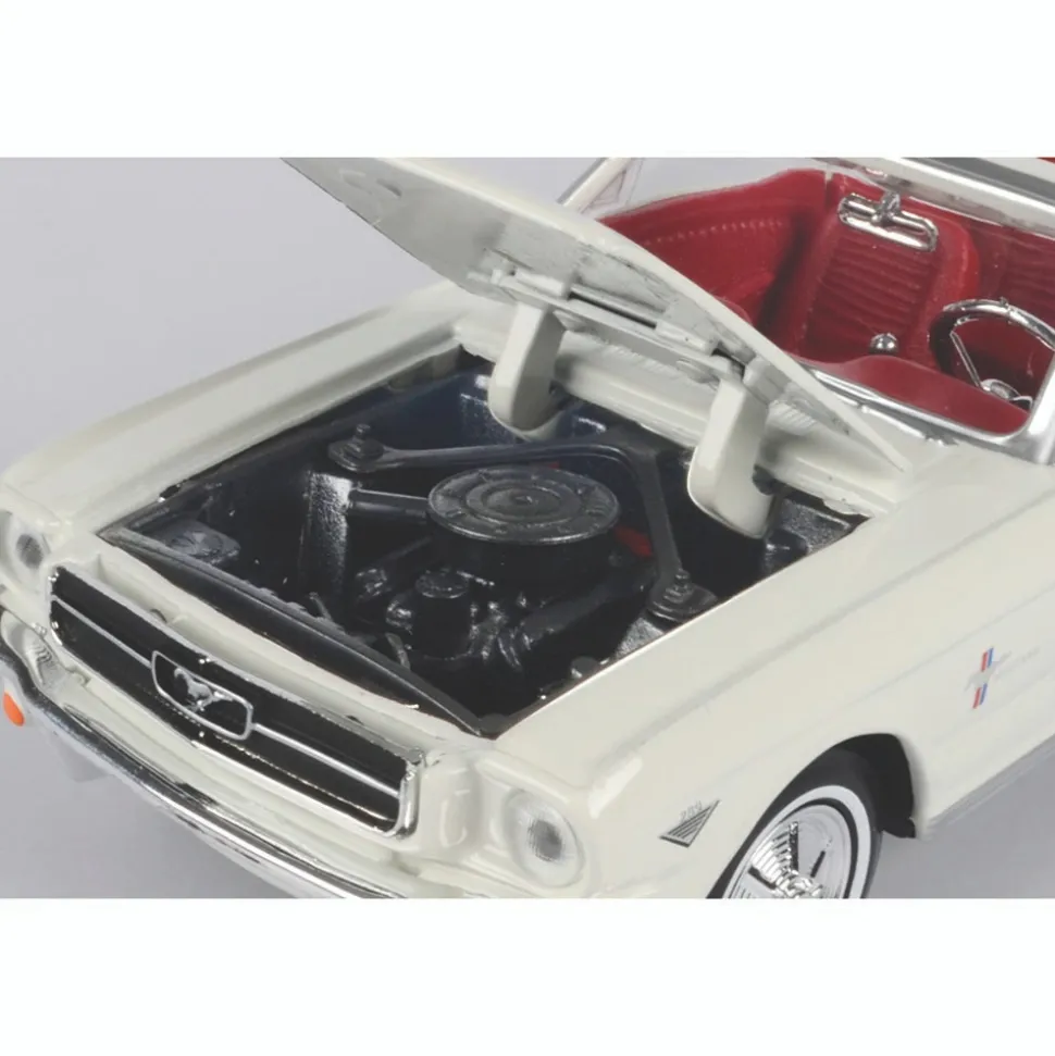 1964 1/2 James Bond Ford Mustang Convertible - Goldfinger 1:24 Scale Diecast Model Car by Motormax