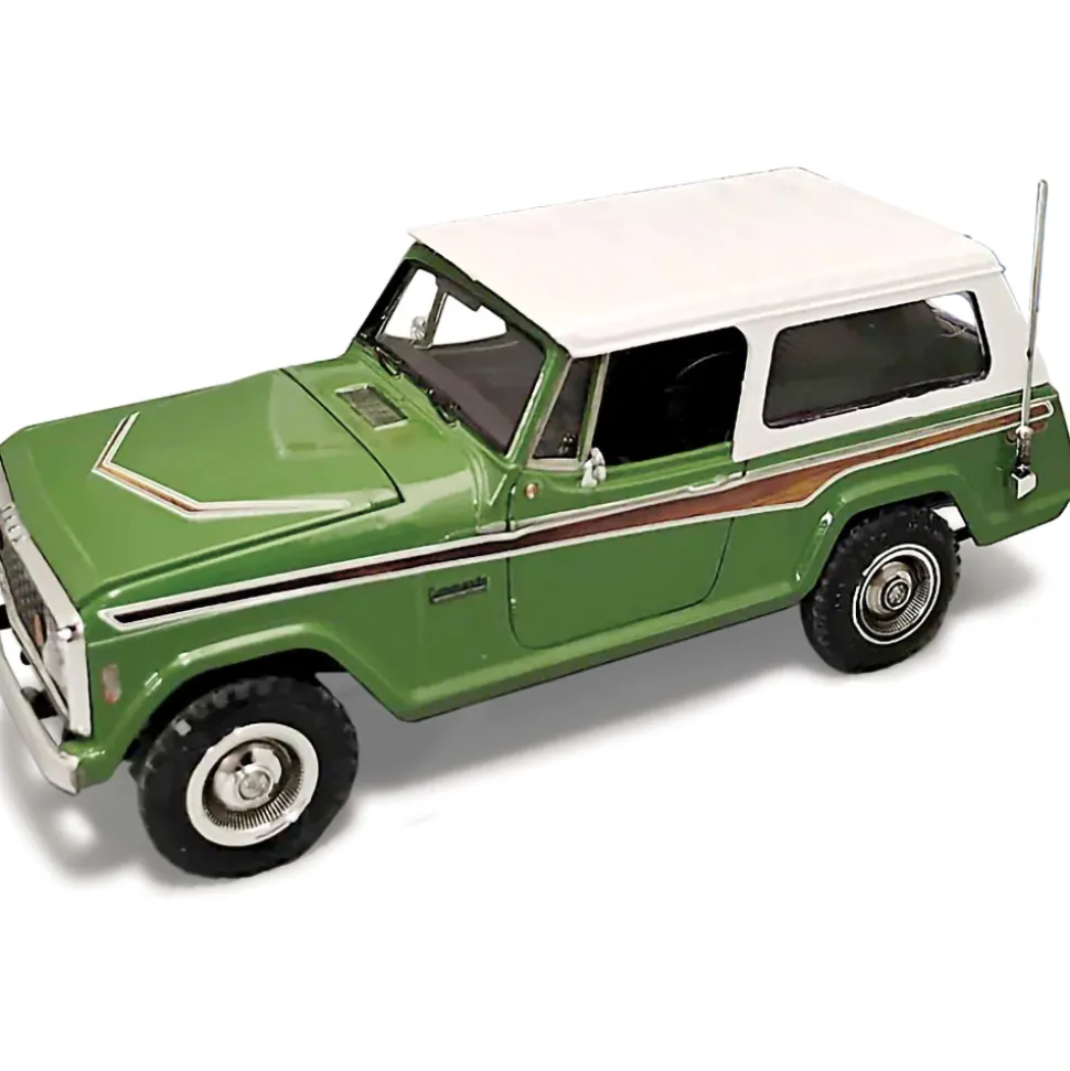 1972 Jeepster Commando 1:25 Scale Plastic Model Kit by AMT