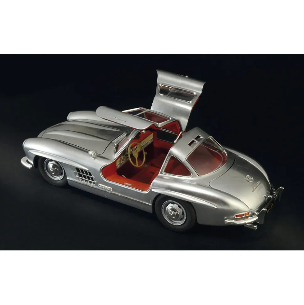 Mercedes-Benz 300 SL Gullwing 1/16 Kit 1:16 Scale Plastic Model Kit by Italeri