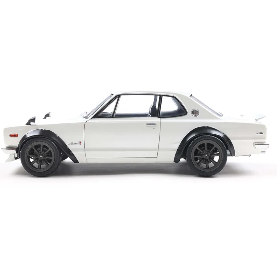 1970 Nissan Skyline (C10) Hakosuka Solido Works - Pearl White 1:18 Scale Diecast Model Car by Solido