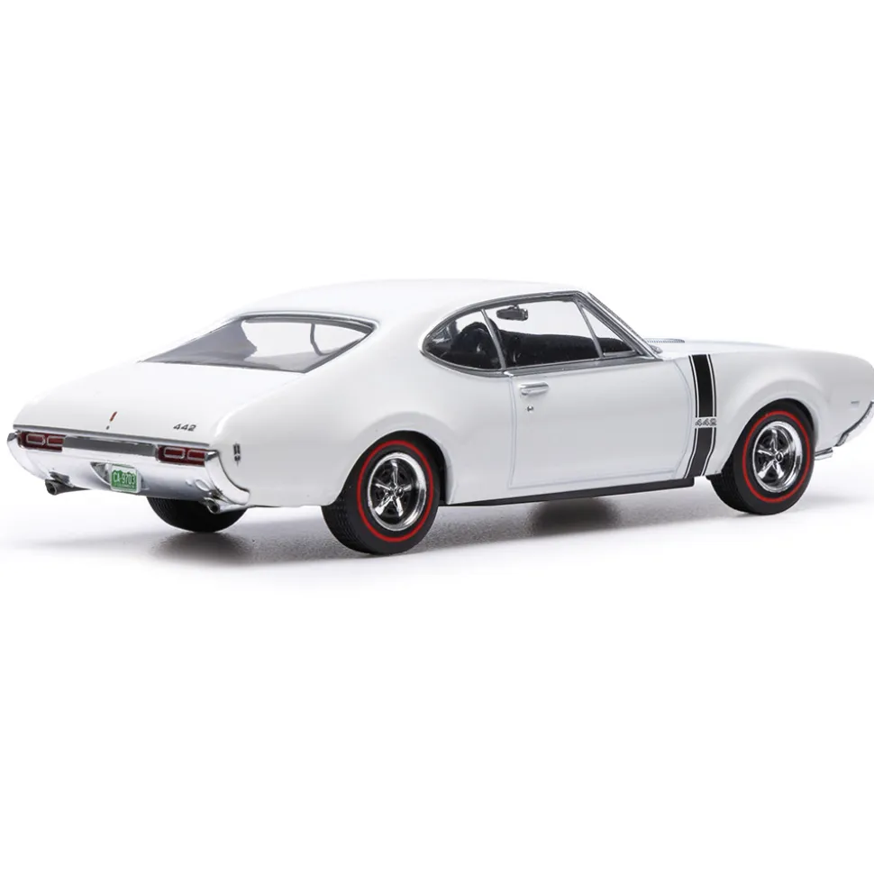 1970 Oldsmobile 442 W-30 Coupe - White 1:43 Scale Diecast Model Car by IXO Models