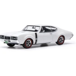 1970 Oldsmobile 442 W-30 Coupe - White 1:43 Scale Diecast Model Car by IXO Models