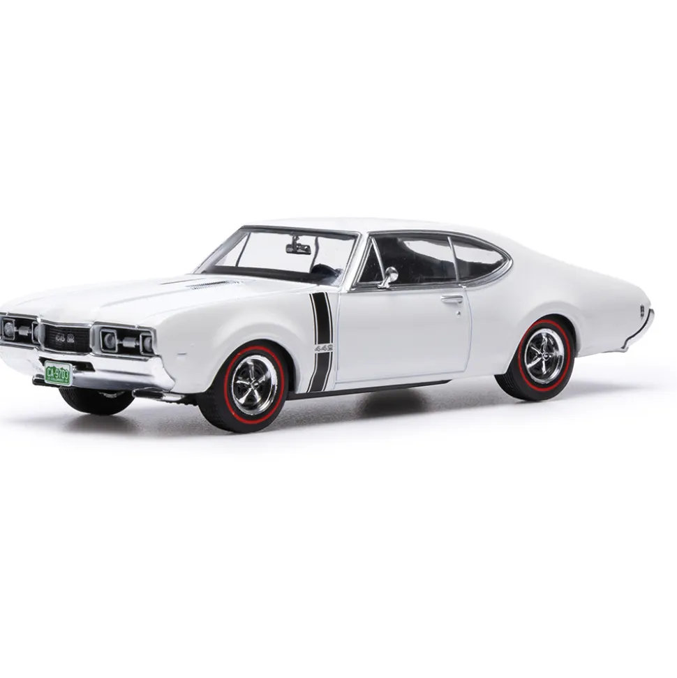 1970 Oldsmobile 442 W-30 Coupe - White 1:43 Scale Diecast Model Car by IXO Models
