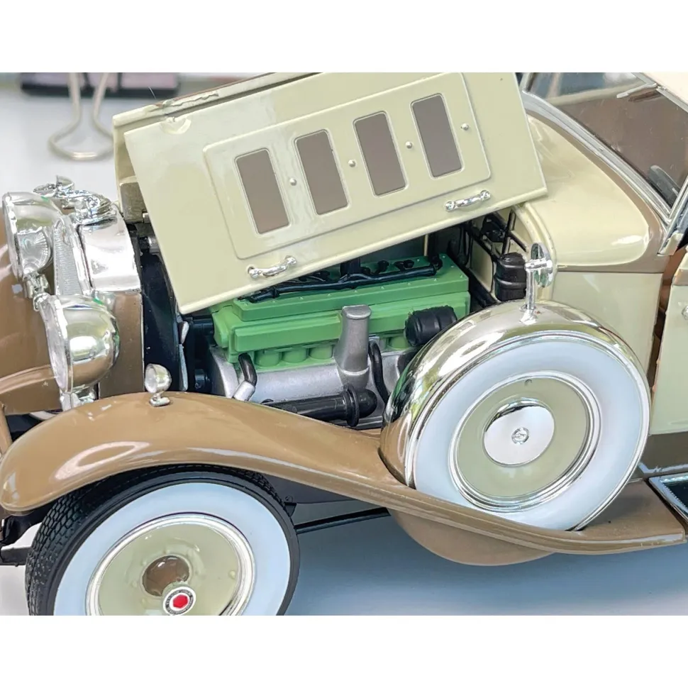 1930 Packard Eight Brewster 1:18 Scale Diecast Model Car by Signature Models