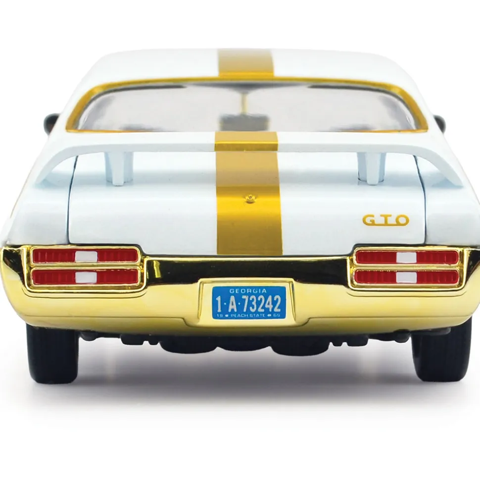 1969 Pontiac GTO Judge - Luxe Legends 1:24 Scale Diecast Model Car by Motormax
