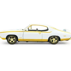 1969 Pontiac GTO Judge - Luxe Legends 1:24 Scale Diecast Model Car by Motormax