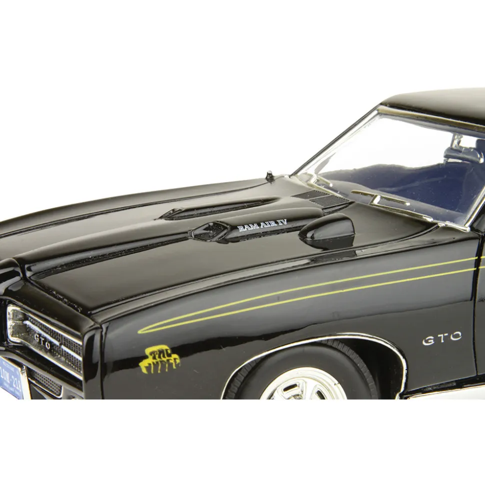 1969 Pontiac GTO Judge 1:18 Scale Diecast Model by Motormax