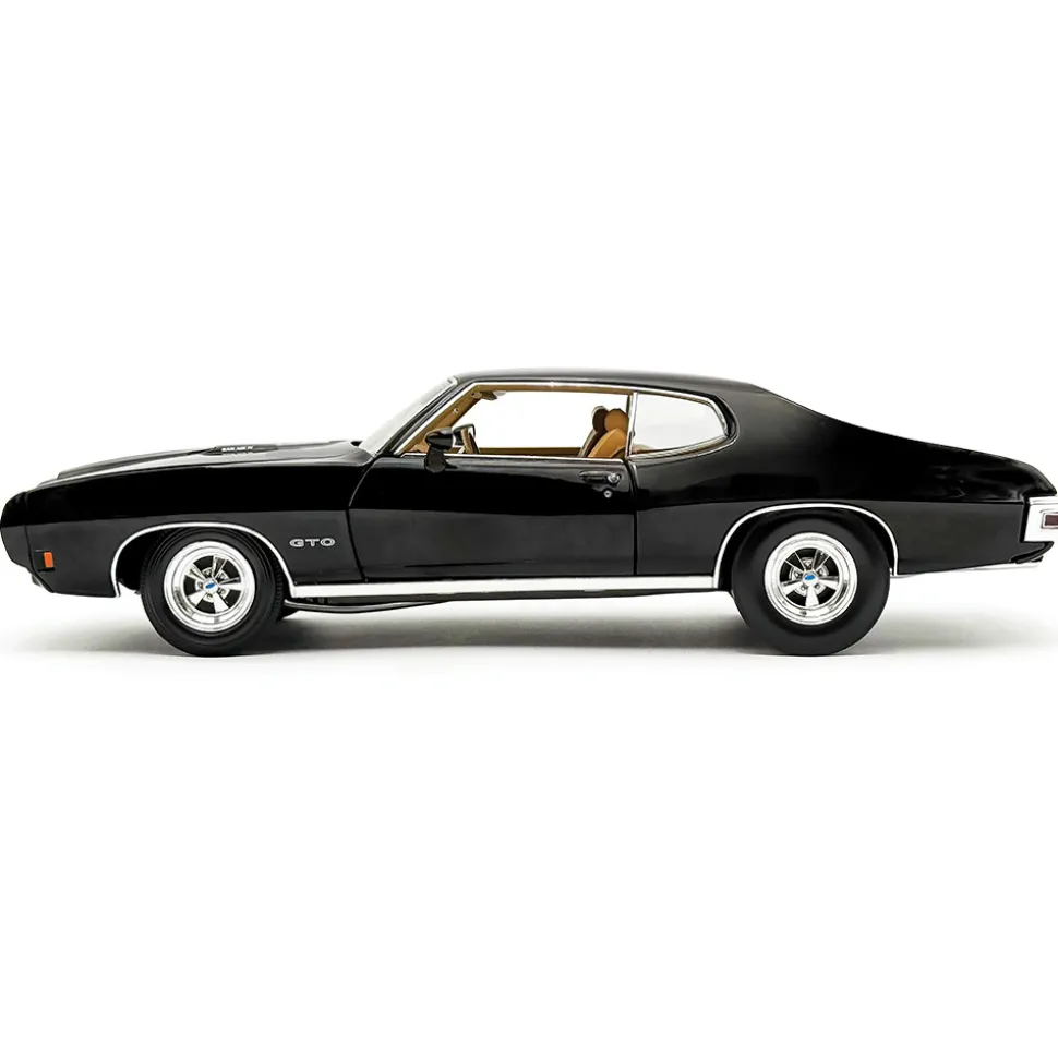 1970 Pontiac GTO Ram Air IV - Main Street 1:18 Scale Diecast Model Car by Acme