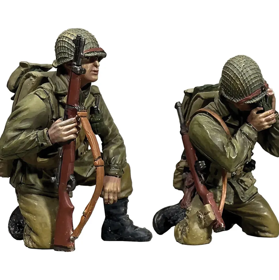 Reporting In U.S. Infantrymen Kneeling 1/30 Figure Set William Britain (25307) 1:30 scale Metal by William Britain