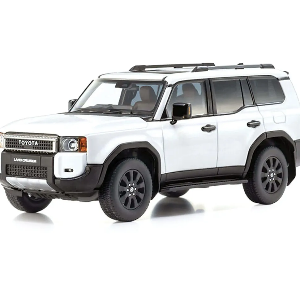 2024 Toyota Land Cruiser - White 1:24 Scale Diecast Model Truck by Maisto