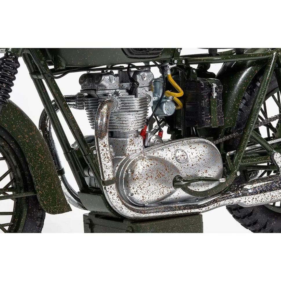 TRIUMPH TR6 TROPHY - Weathered - The Great Escape 1:12 Scale Diecast Model Motorcycle by Corgi