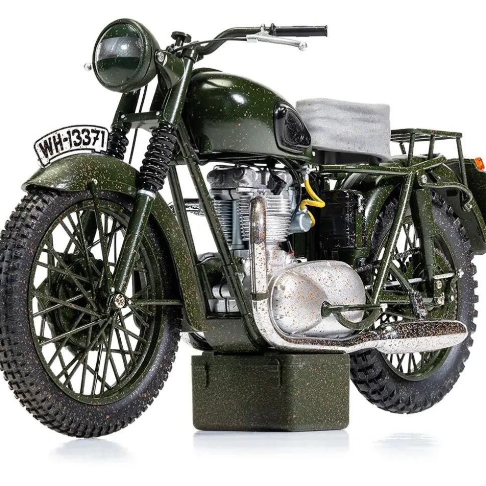 TRIUMPH TR6 TROPHY - Weathered - The Great Escape 1:12 Scale Diecast Model Motorcycle by Corgi
